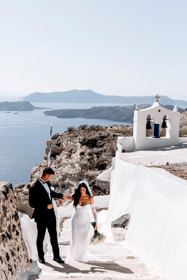 Modern Santorini Ceremony On The Cliffs