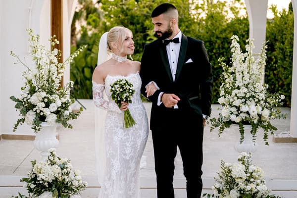 A spring wedding blooming with white flowers at Amaltheia The Place | Maria & Stefanos