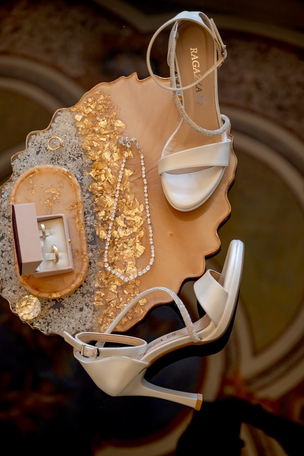 Summer Chic Wedding In Syros With Stylish Details