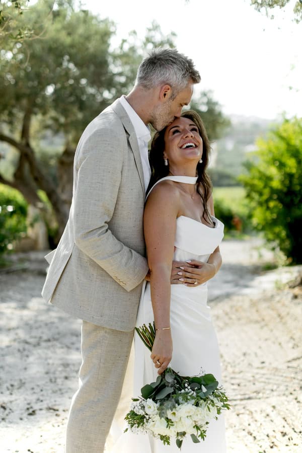 Crete Wedding White Blooms Heartwarming Ambience