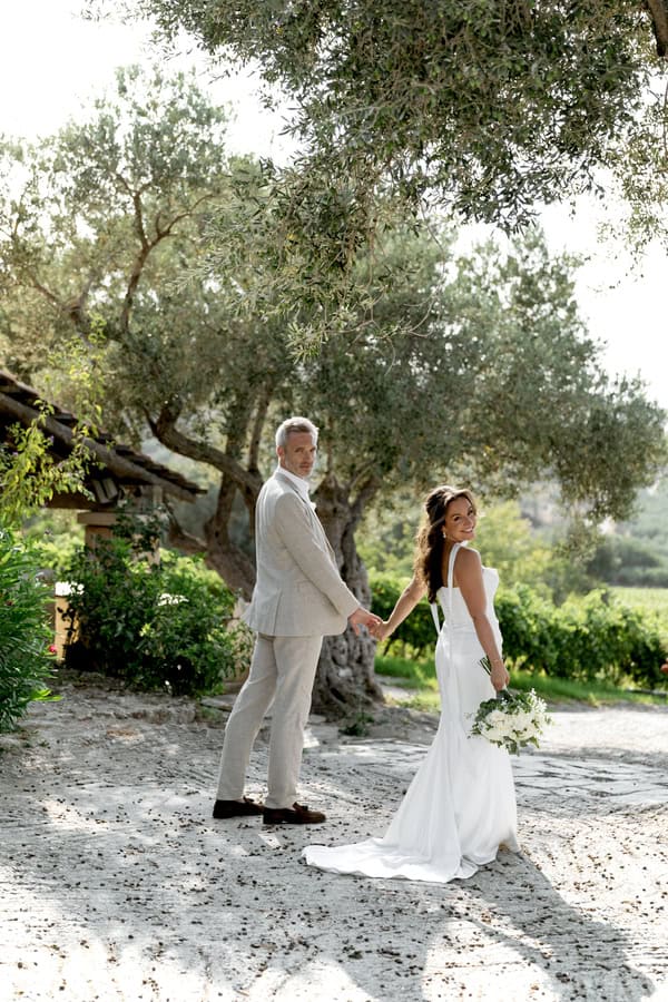 Crete Wedding White Blooms Heartwarming Ambience