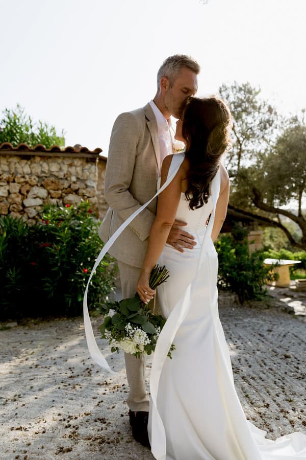 Crete Wedding White Blooms Heartwarming Ambience