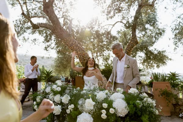 Crete Wedding White Blooms Heartwarming Ambience
