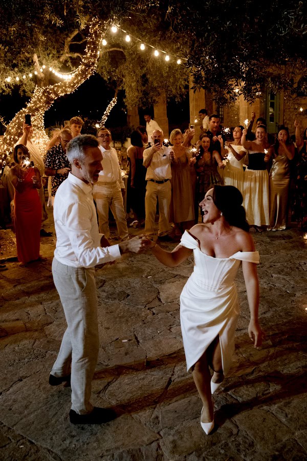 Crete Wedding White Blooms Heartwarming Ambience