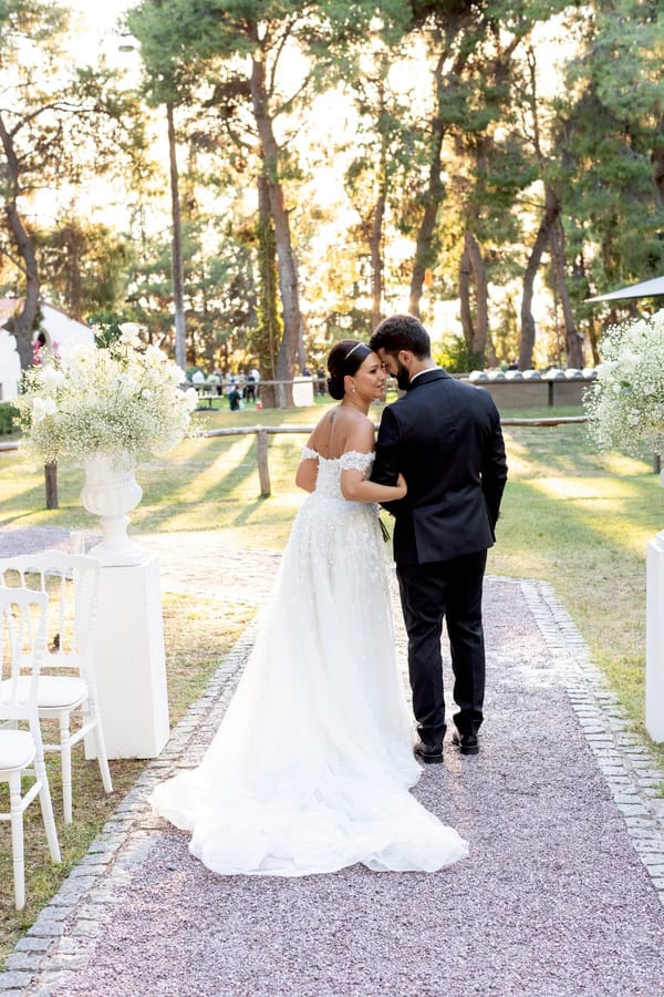 Elegant Wedding Deda Estate White Roses Chic Details