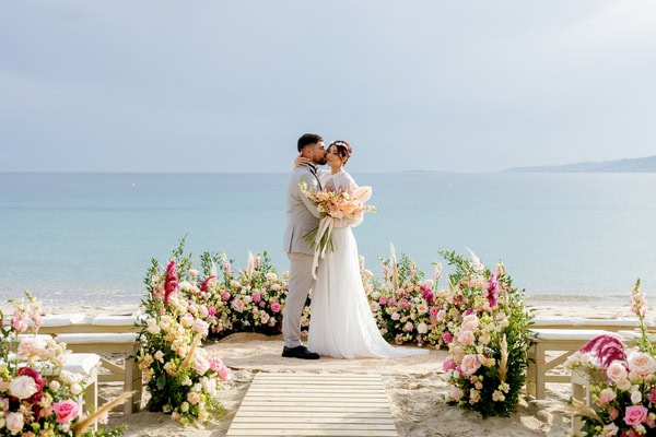 Romantic beachside styled shoot in Naxos with dreamy pastel blooms