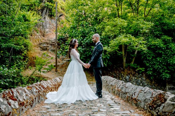 Romantic Spring Wedding Nicosia Red Tones Gorgeous Florals