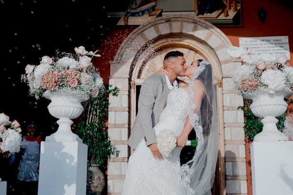 Romantic summer wedding with white and dusty pink accents | Sofia & Bob