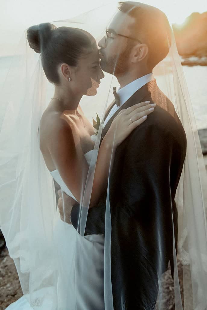 Romantic summer wedding with timeless white florals | Nikol & Matthew