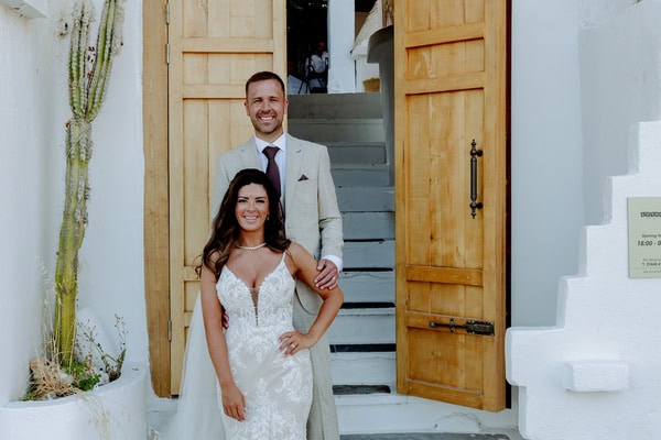 Summer wedding at Lythos surrounded by white blooms | Laura & Craig