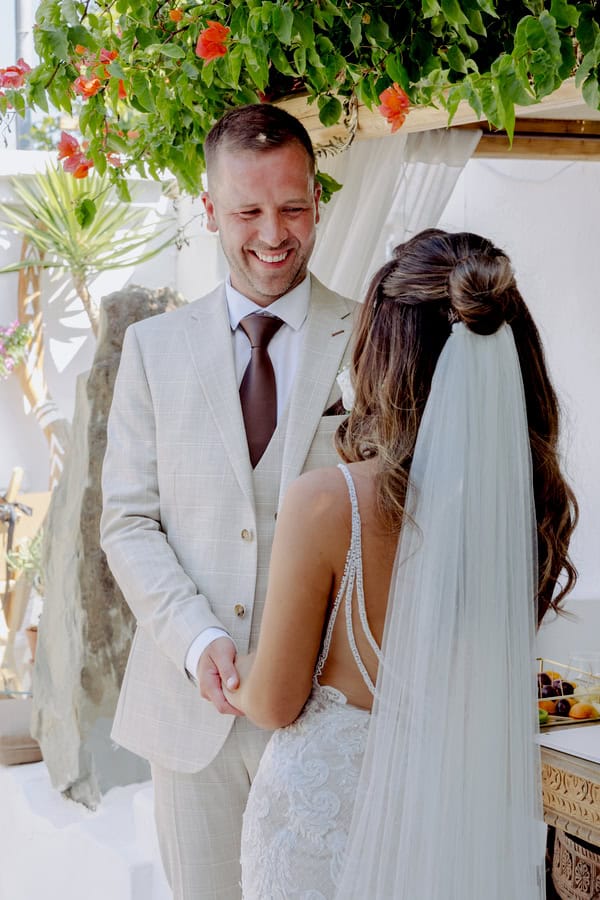 Summer Wedding Lythos White Blooms