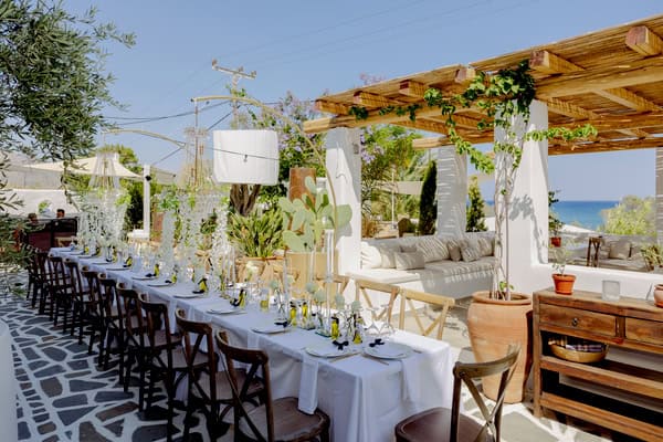 Summer Wedding Lythos White Blooms