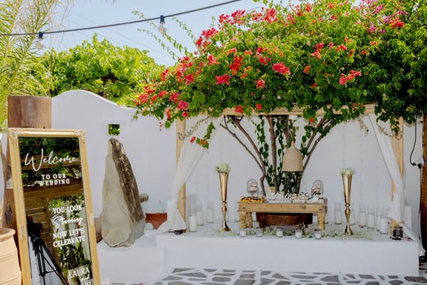 Summer Wedding Lythos White Blooms