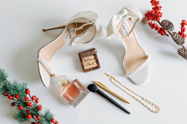 Winter Wedding Beautiful Blooms Red Hues