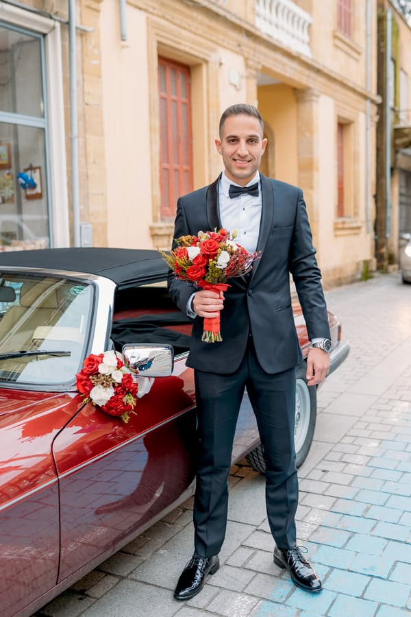 Winter Wedding Beautiful Blooms Red Hues