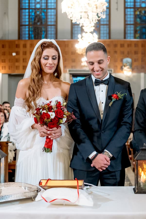 Winter Wedding Beautiful Blooms Red Hues