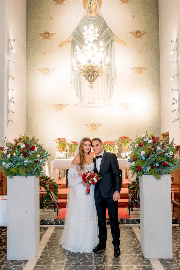 Winter Wedding Beautiful Blooms Red Hues