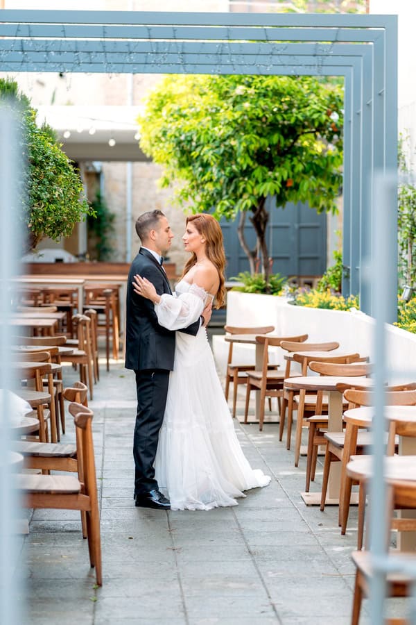 Winter Wedding Beautiful Blooms Red Hues