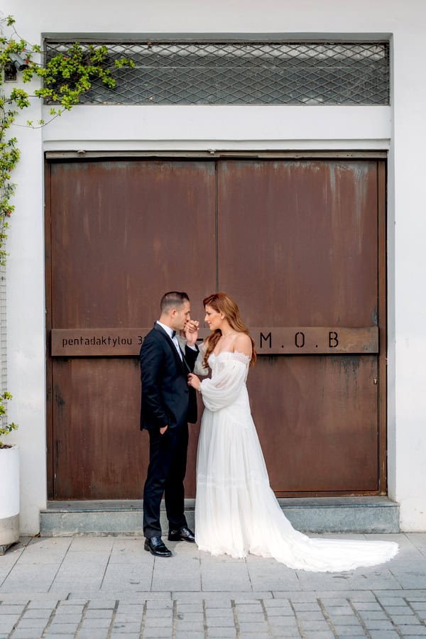 Winter Wedding Beautiful Blooms Red Hues