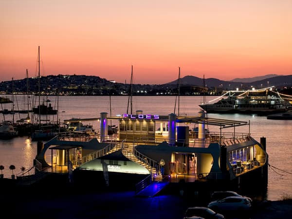 Alternative Floating Wedding Venue Choice