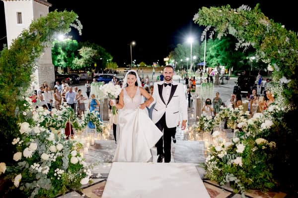 Romantic Summer Wedding Patra White Gold Details