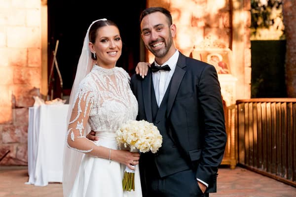 Romantic wedding in Athens with white pretty florals | Stefi & Stratis