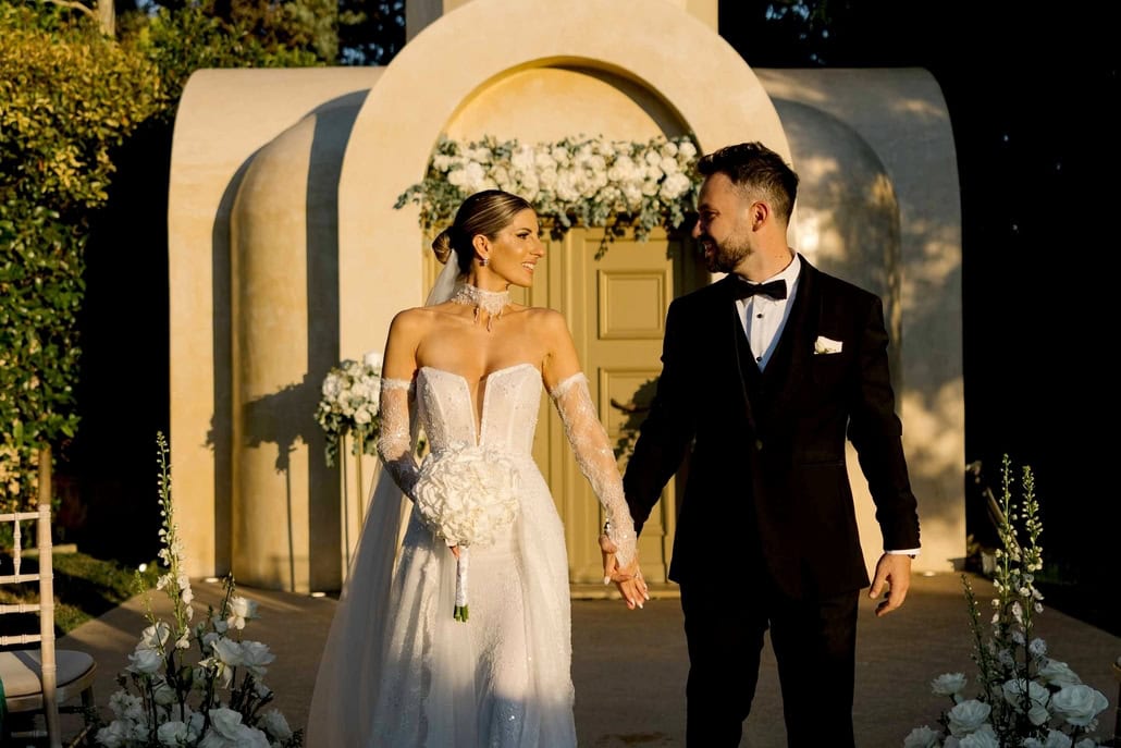 A romantic wedding at Horizons Estate with all white blooms | Katerina & George