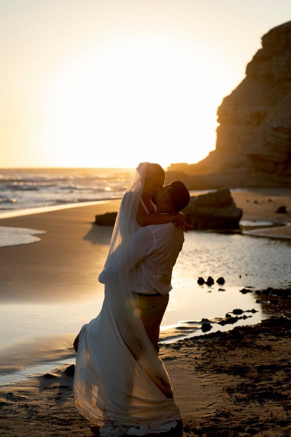 Summer Wedding In Kos With White Flowers And Natural Details