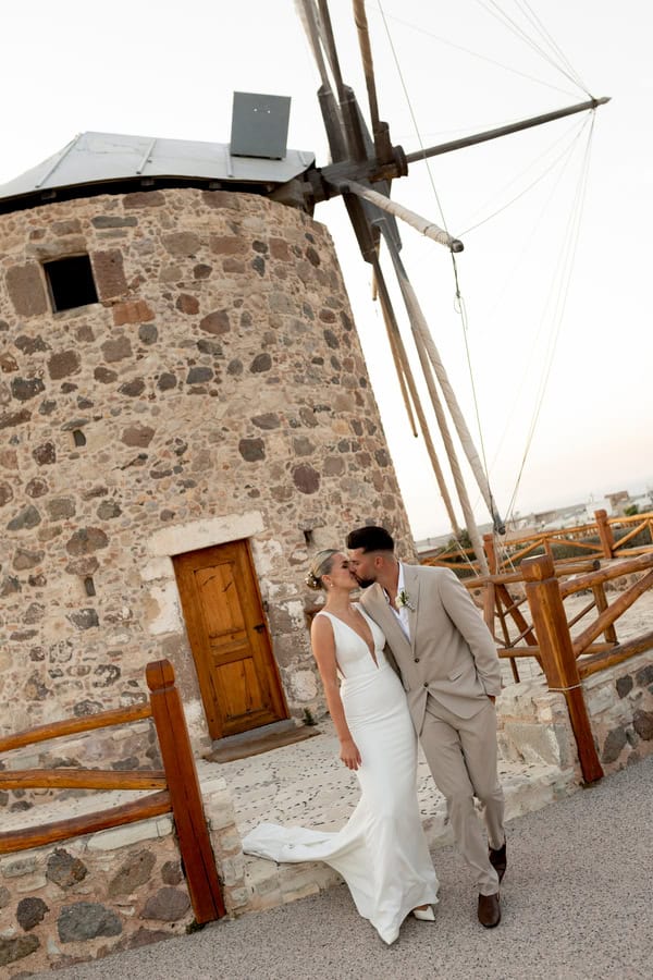 Summer Wedding In Kos With White Flowers And Natural Details