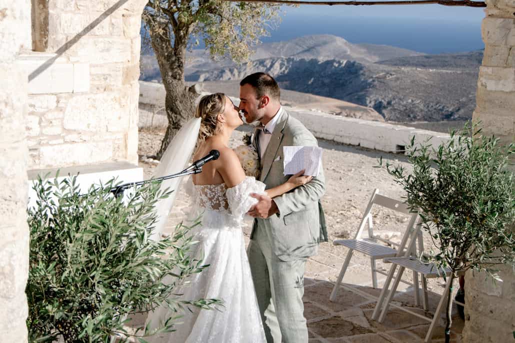 A romantic summer wedding weekend in Folegandros | Chloé & Simon