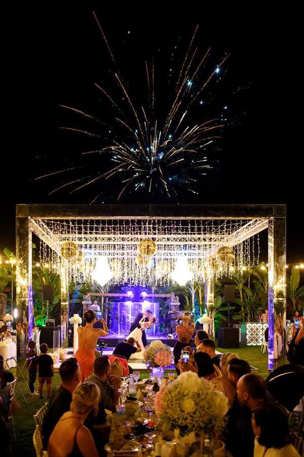 Chic Wedding Chania White Flowers