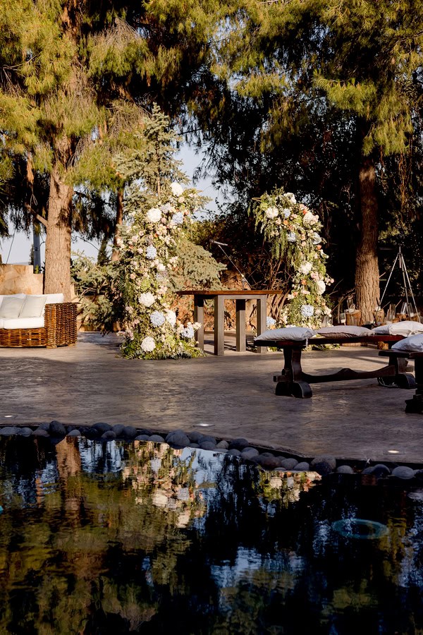 Chic Wedding Pastel Flowers Golden Details Estate Cleopatra