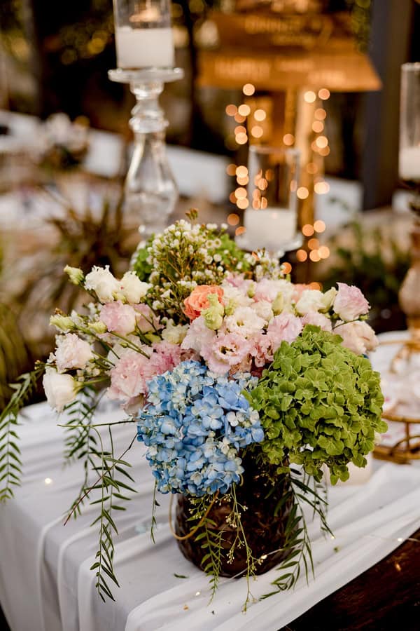 Chic Wedding Pastel Flowers Golden Details Estate Cleopatra