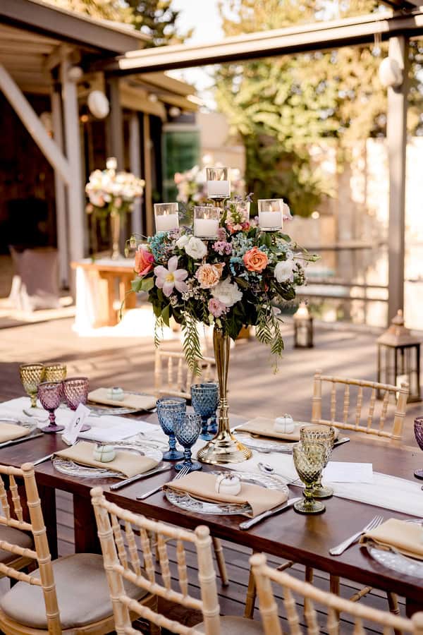 Chic Wedding Pastel Flowers Golden Details Estate Cleopatra