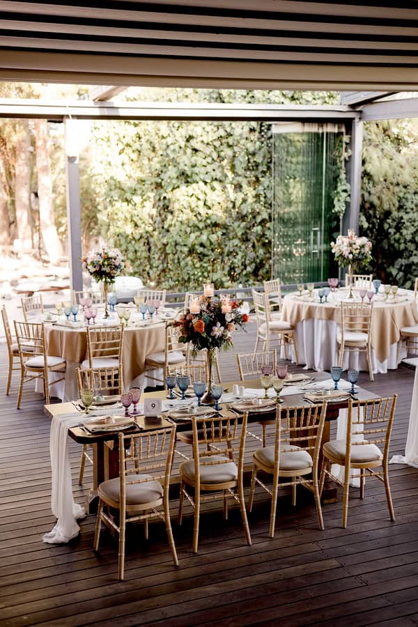 Chic Wedding Pastel Flowers Golden Details Estate Cleopatra