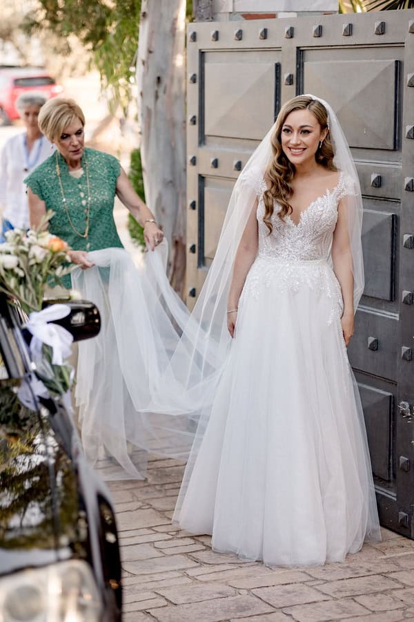 Chic Wedding Pastel Flowers Golden Details Estate Cleopatra