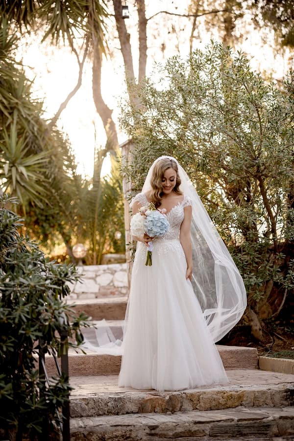 Chic Wedding Pastel Flowers Golden Details Estate Cleopatra