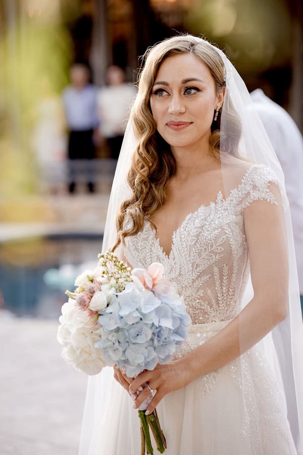 Chic Wedding Pastel Flowers Golden Details Estate Cleopatra