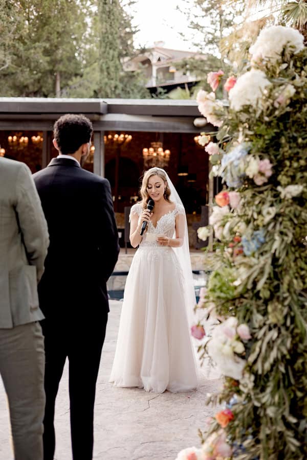 Chic Wedding Pastel Flowers Golden Details Estate Cleopatra