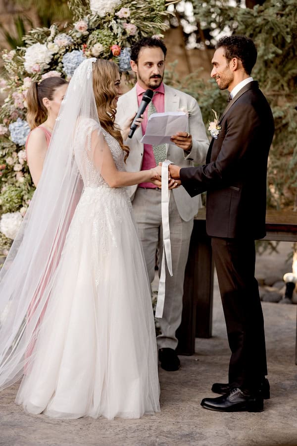 Chic Wedding Pastel Flowers Golden Details Estate Cleopatra