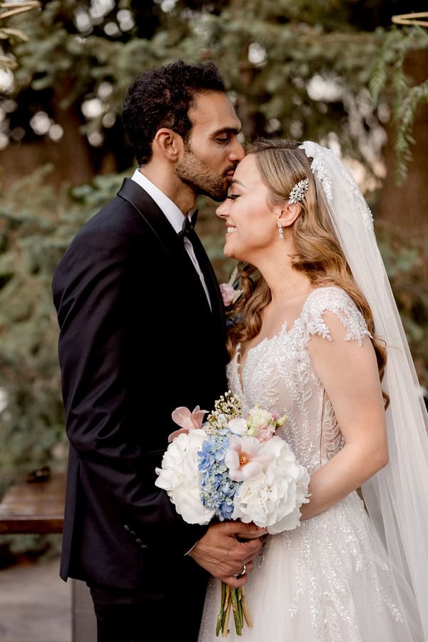 Chic Wedding Pastel Flowers Golden Details Estate Cleopatra