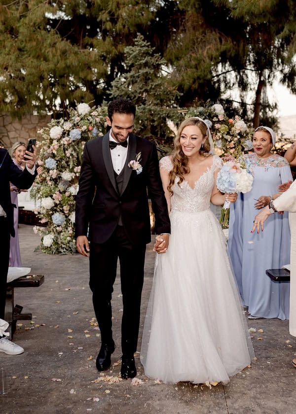 Chic Wedding Pastel Flowers Golden Details Estate Cleopatra