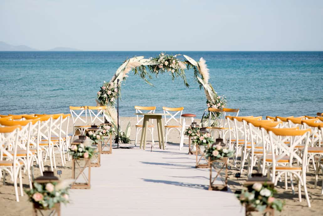Create you dream wedding in the stunning seaside setting of Galazia Akti