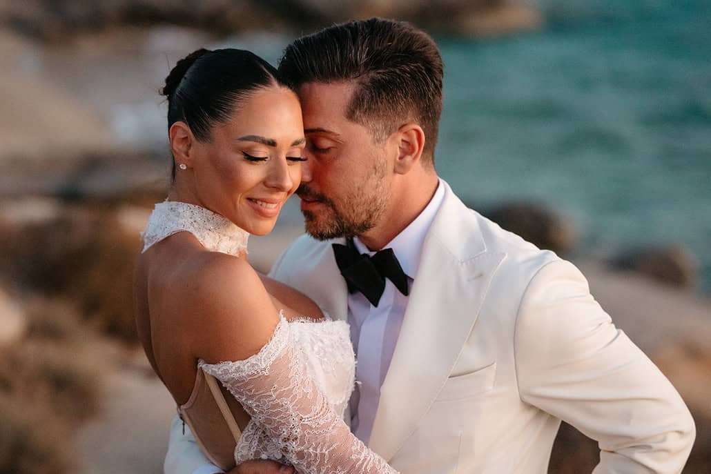 Dreamy wedding with white details by the sea in Naxos | Kallia & Vasilis