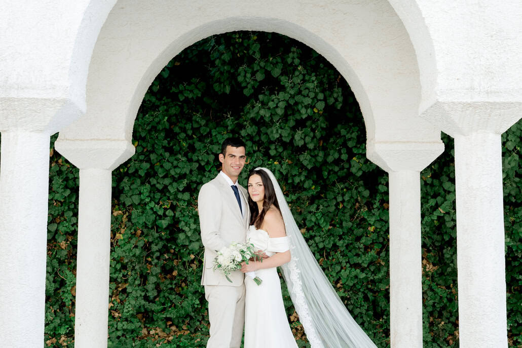 A romantic beach-inspired summer wedding in Pylos | Phillipa & Giorgos