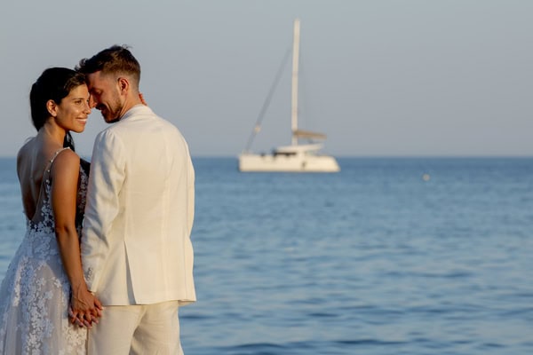 Chic summer wedding at Galazia Akti with white blooms | Sofia & Orestis