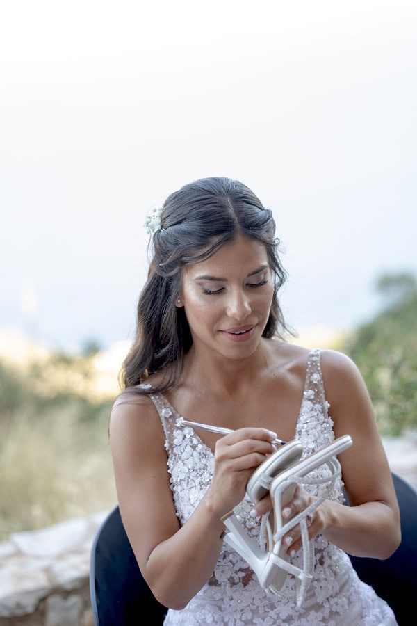 Chic Summer Wedding Galazia Akti White Flowers