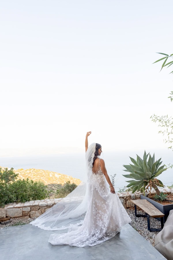 Chic Summer Wedding Galazia Akti White Flowers