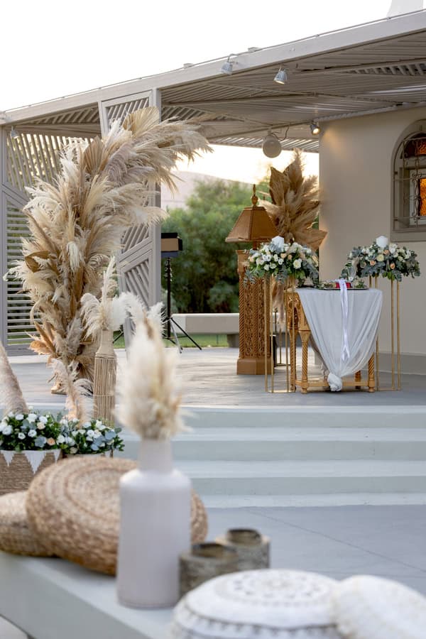 Chic Summer Wedding Galazia Akti White Flowers