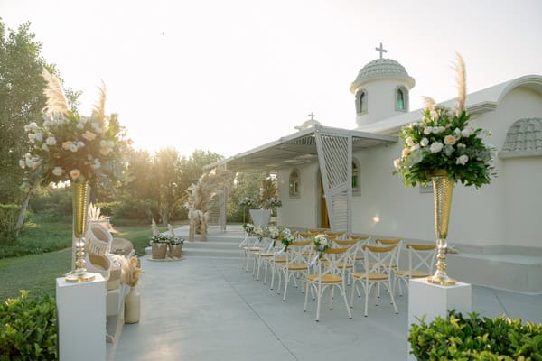 Chic Summer Wedding Galazia Akti White Flowers